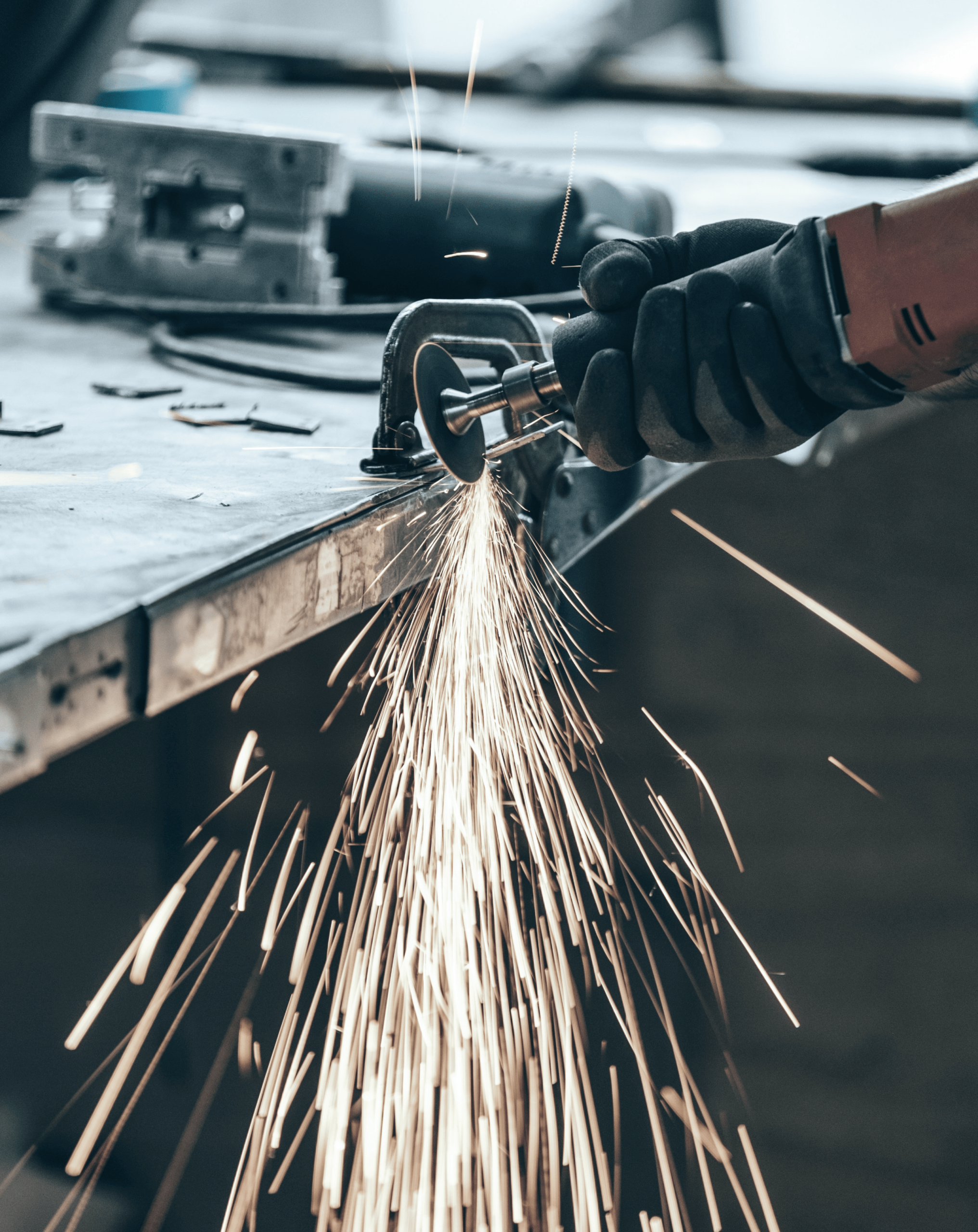 Διακοσμητική εικόνα για το Metal Services – Αποξήλωση και αφαίρεση μεταλλικών σκελετών και περιφράξεων σε οικιακούς χώρους.