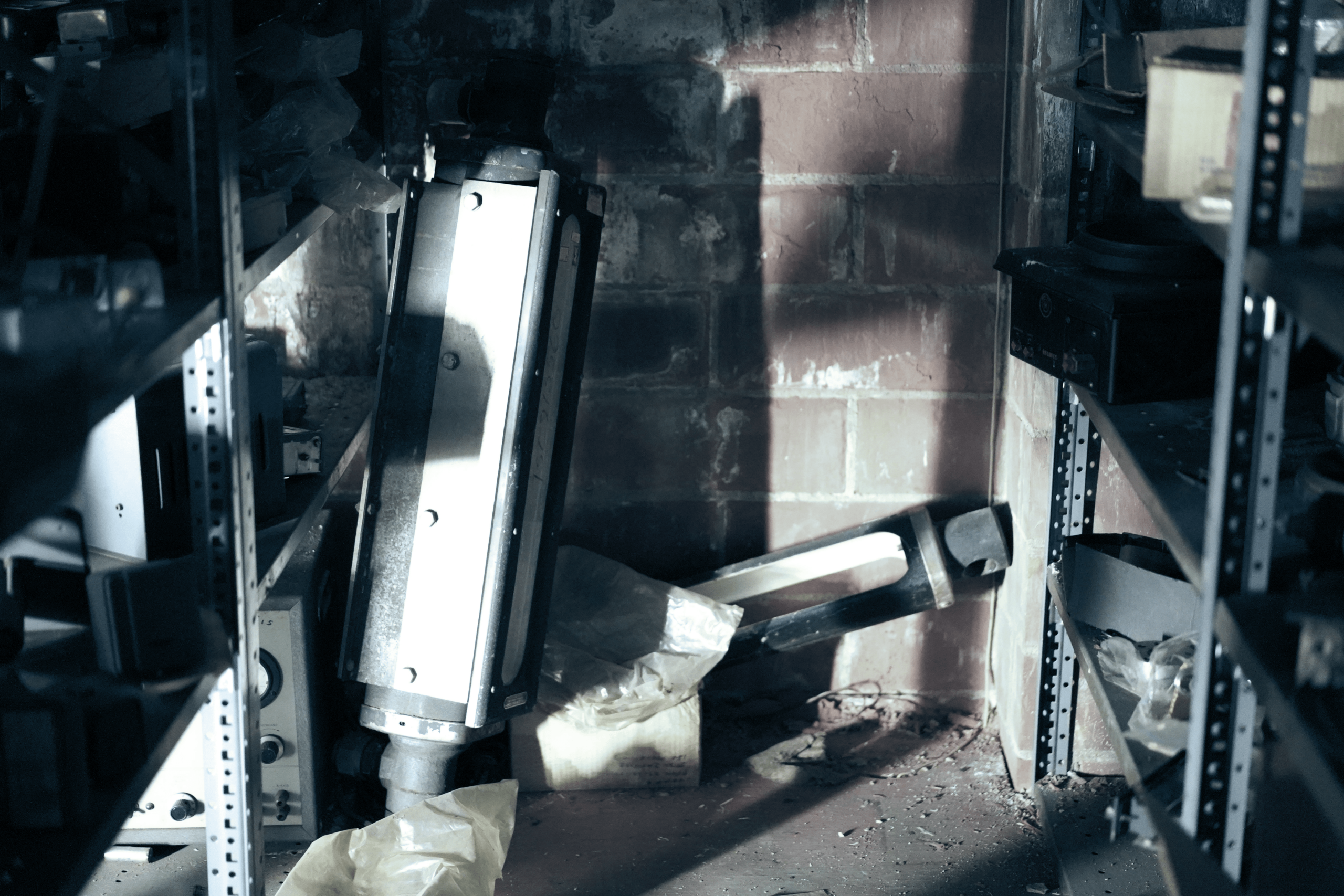 Διακοσμητική εικόνα για το Metal Services – Αφαίρεση και αποσυναρμολόγηση μεταλλικών υποδομών σε οικιακούς χώρους χωρίς φθορές.
